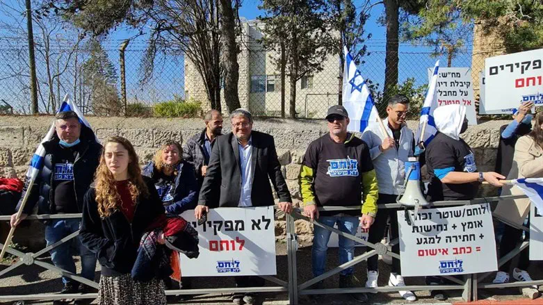 הפגנה בעד השוטר שירה באיאד אל-חלאק