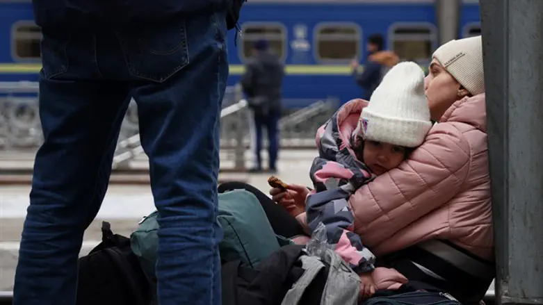 Украинцы пытаются покинуть страну