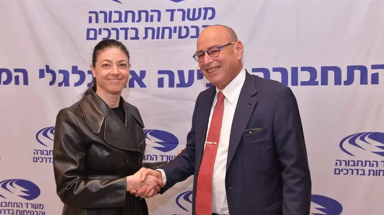 אבי נאור ומרב מיכאלי