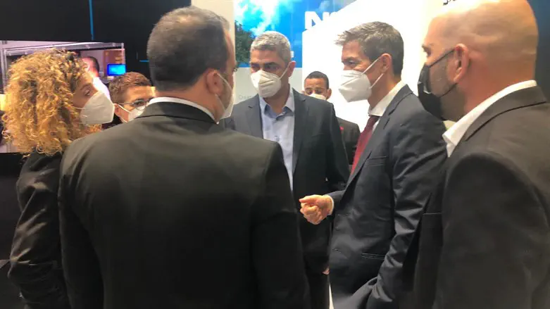 פותחים את הביתן