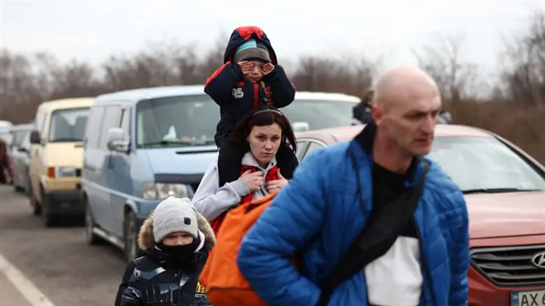 Люди покидают Харьков