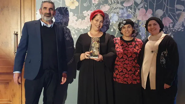 המורה חגית לוי בטקס קבלת הפרס