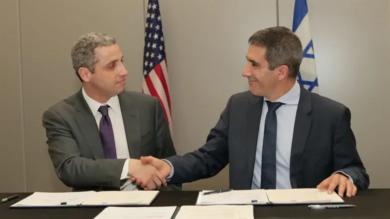 חתימת ההסכם