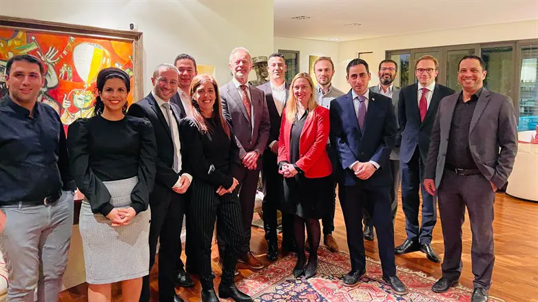 מפגש הפעילים עם השגריר הבלגי