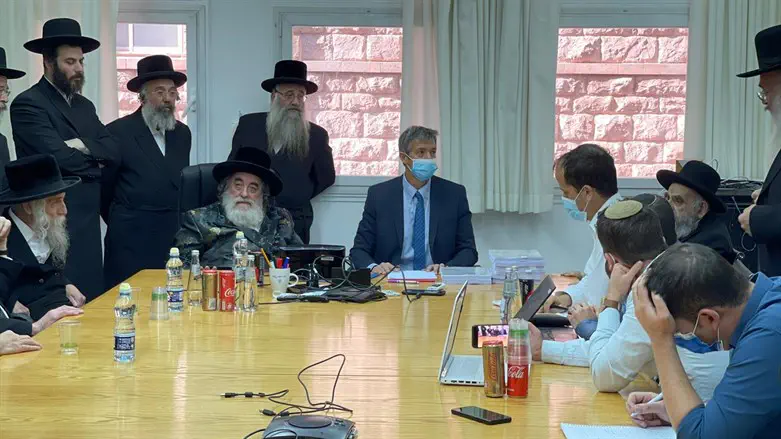 משלחת בראשות האדמו"ר מוויז'ניץ בלשכת שר התקשורת