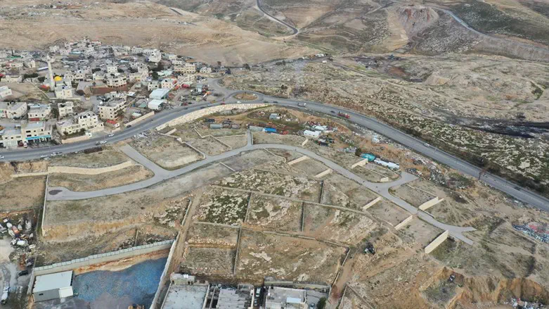 ג'האלין מערב באבו דיס 