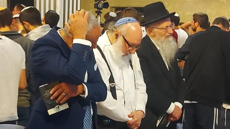 יהונתן פולארד והרב אליהו באירוע סיומי המסכת