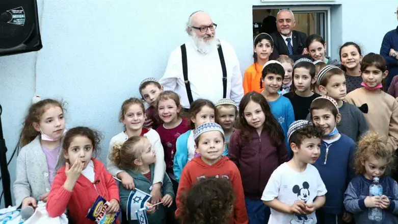 Jonathan Pollard and pre-scholers in Tel Aviv