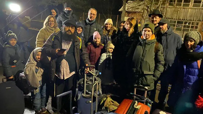 רוני שבתאי עם הפליטים