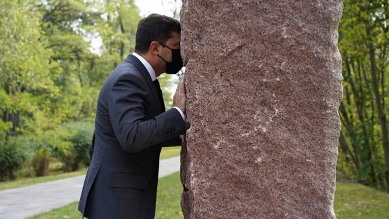 Владимир Зеленский у мемориала в Бабьем Яру