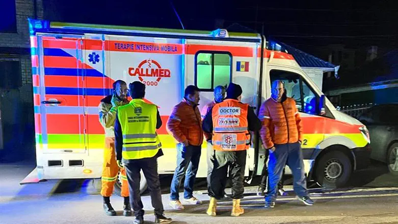 United Hatzalah ambulance team during the transfer of the patients