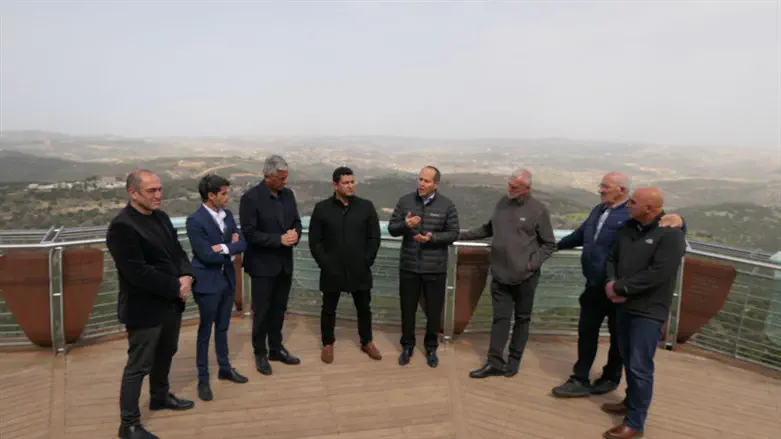 ברקת בתצפית עם ראשי הערים