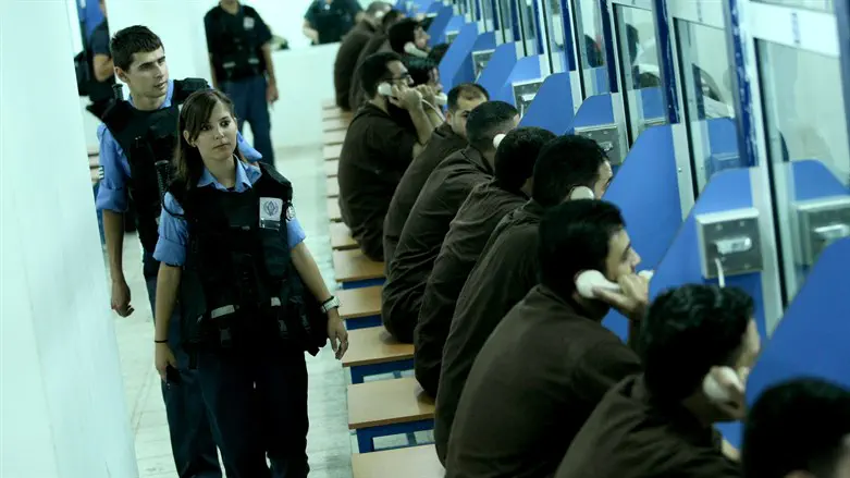 ביקור אסירים. אילוסטרציה