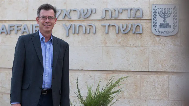 השגריר עמנואל נחשון