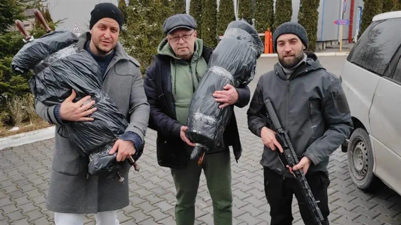 מצילים את ספרי התורה