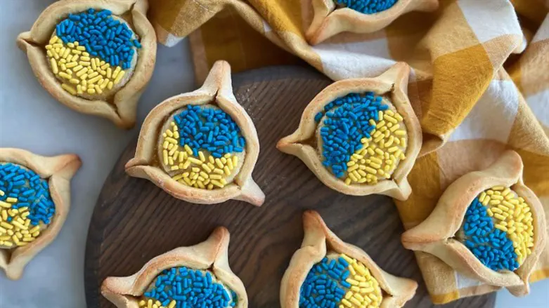 amie Wei sells hamantaschen with the colors of the Ukrainian flag