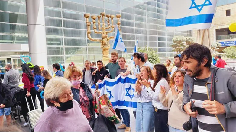 Прием репатриантов в аэропорту им. Бен-Гуриона