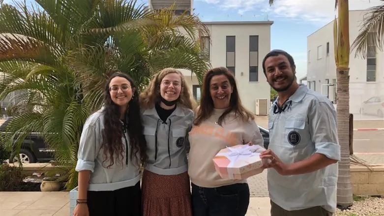 חלוקת משלוחי מנות