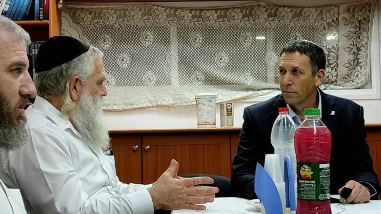 Раввин Хендлер и министр Кахана