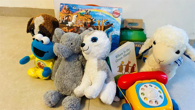 חלק מהצעצועים שנאספו