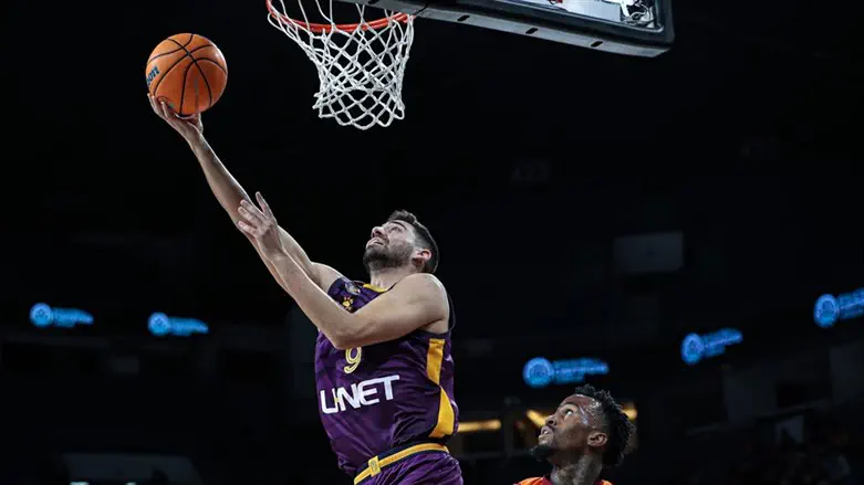 חולון מול גלאטסראיי הערב