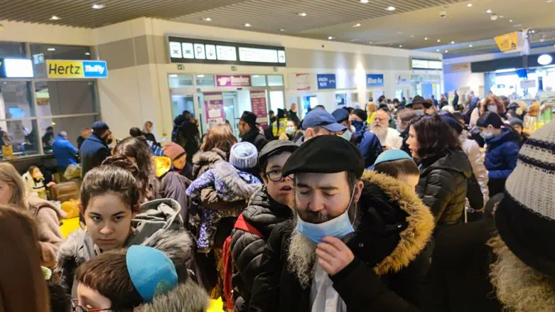 יהודים רבים מנסים לצאת מהמדינה. נמל התעופה בקייה