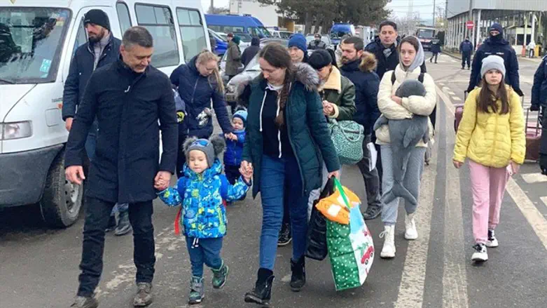 Беженцы из Украины. Иллюстрация