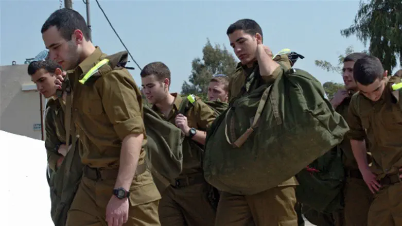 מתגייסים בבקו"ם. ארכיון