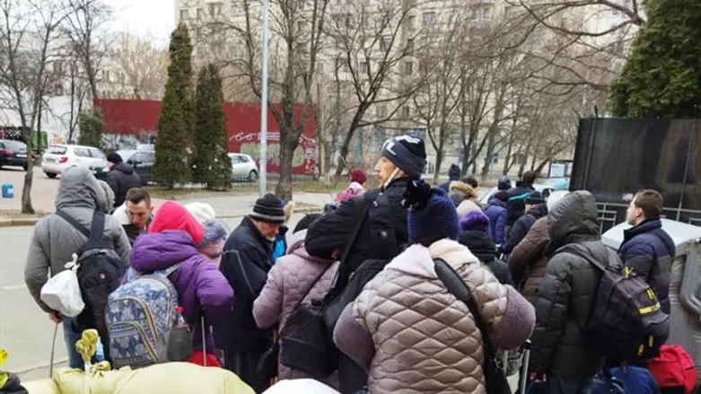 Беженцы из Украины. Иллюстрация