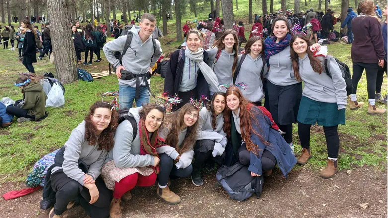 חניכי בני עקיבא עולים לביריה