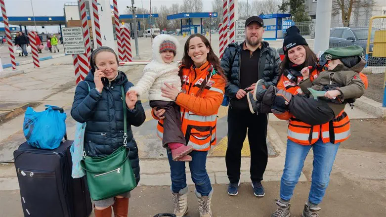 Omer (R) Miri with Danny and his family after helping him cross the border