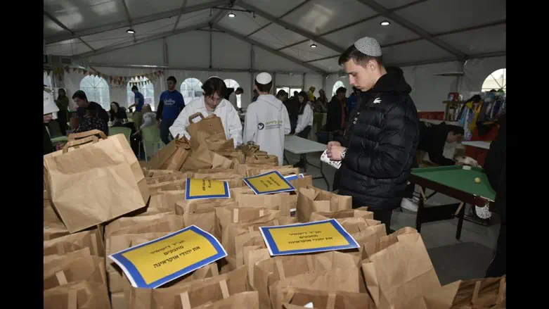 Packing the parcels for those who were left behind in Ukraine