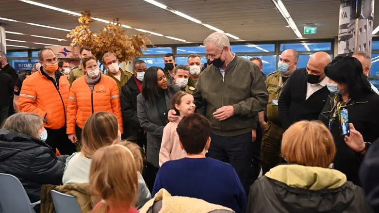 גנץ ותמנו שטה עם עולים מאוקראינה