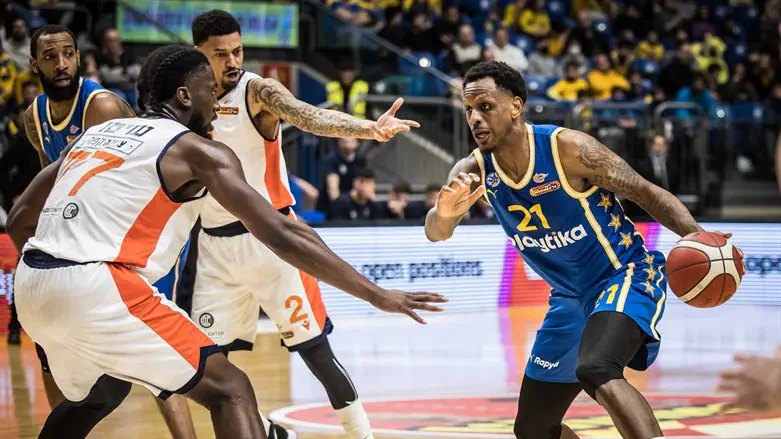 ג'יימס ננאלי מול נס ציונה