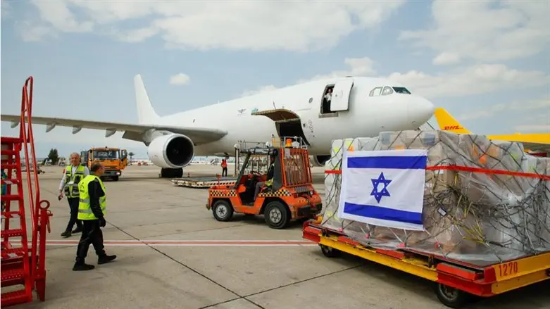 Loading the cargo onto the plane