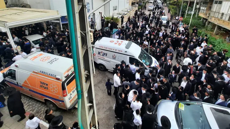 Outside Rabbi Kanievsky's home