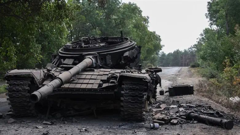 Подбитый российский танк. Иллюстрация