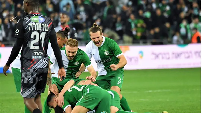 שחקני חיפה חוגגים הערב