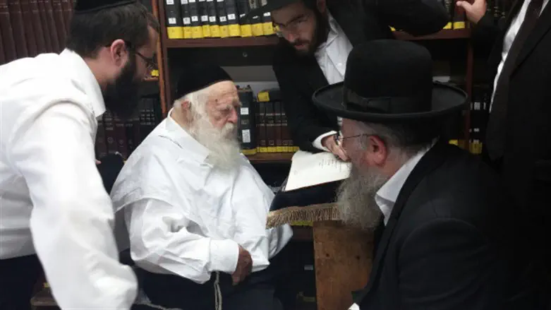 הרב שמואל אליהו אצל הרב חיים קנייבסקי