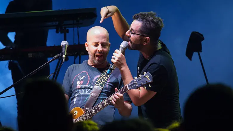 עילי בוטנר (משמאל)