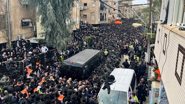 הלווית הרב קנייבסקי 