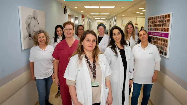 צוות מחלקת היולדות בבית החולים מאיר