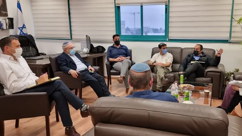 השר כהנא בדיון עם בכירי מערך הגיור