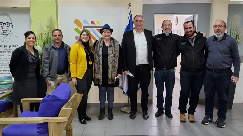 לחשוף למאות אלפי תלמידים את ערכי היהדות