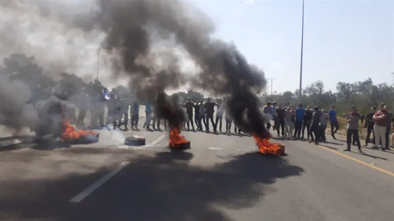 המחאה במעבר כרם שלום