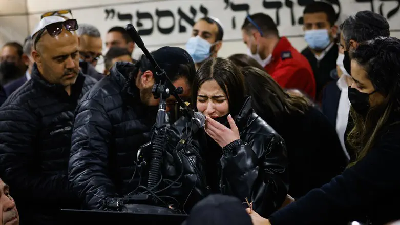 הלווית לורה יצחק