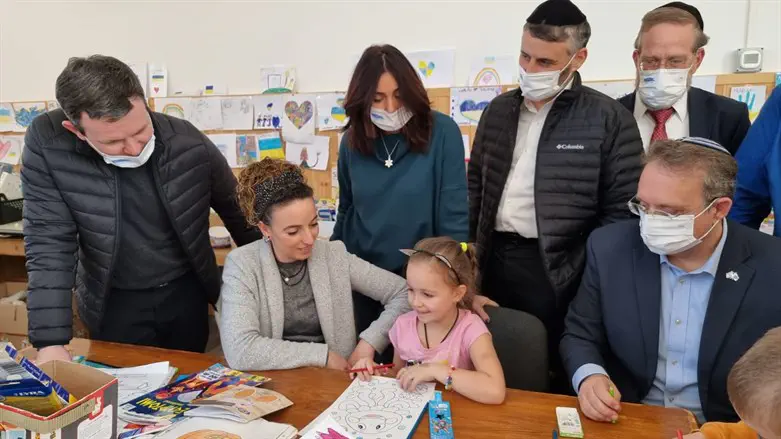 Knesset delegation in Budapest, with Ukrainian refugees