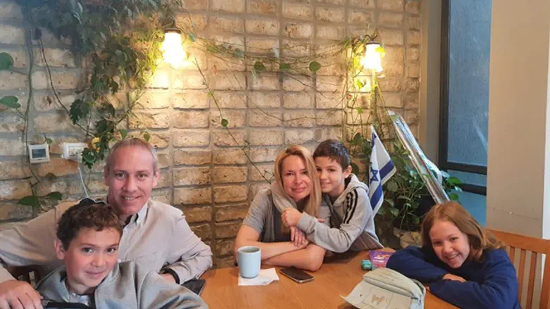 Беженцы из Украины в доме Хили Троппера