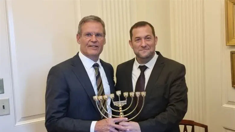 Йоси Даган и губернатор штата Теннесси Билл Ли