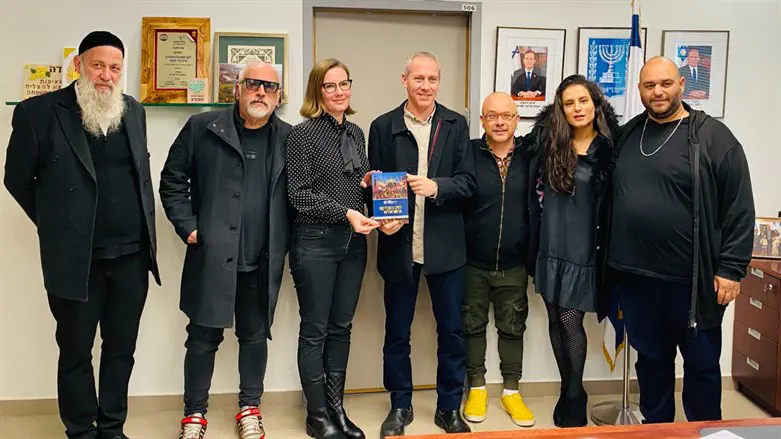 המפגש של השר טרופר והאומנים